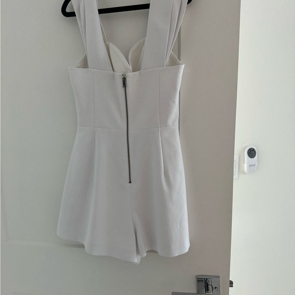 Alice + Olivia Iman Cap-Sleeve
Sweetheart Romper NWOT - Picture 5 of 6